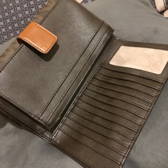 Michael Kors Wallet - Picture 6 of 6